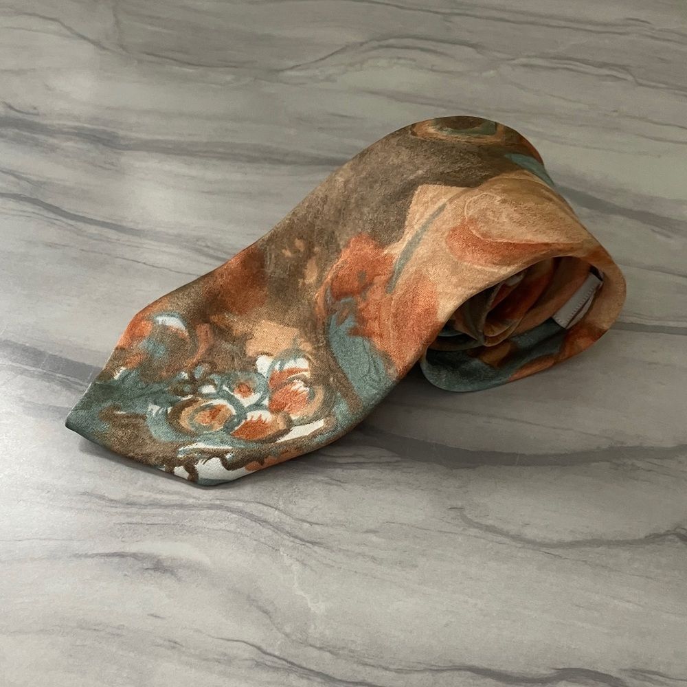 NEW WORLD Artistic Floral Silk Tie